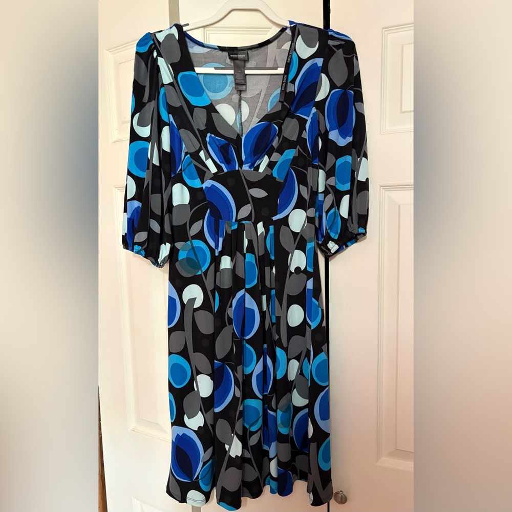 Bisou Bisou v-neck geometric print dress. Blue/black/grey